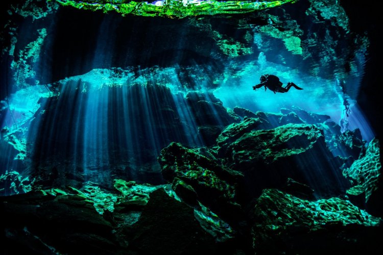 - © Extreme-Photographer