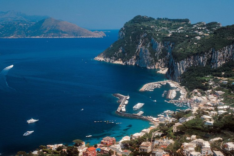 Panorama de Marina Grande. - © Azienda Autonoma Cura Soggiorno e Turismo Isola di Capri