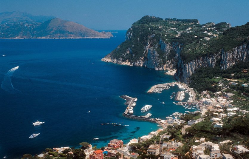 Panorama de Marina Grande. - © Azienda Autonoma Cura Soggiorno e Turismo Isola di Capri