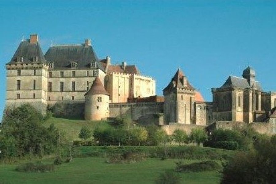 Exposition d'art contemporain au château de Biron : Vivantes Natures