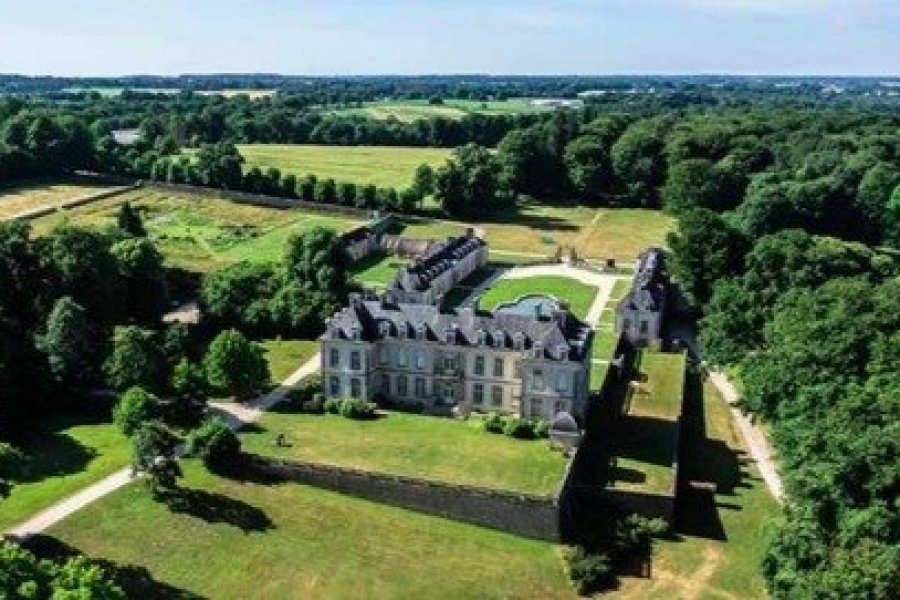 Le domaine de Kerguéhennec allie architecture, art et paysage