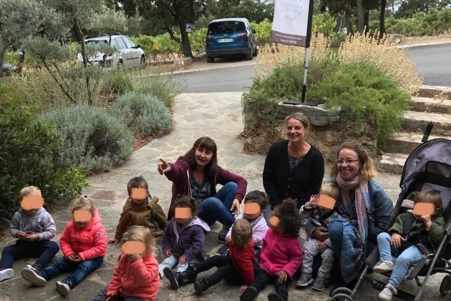 Les vendanges s'apprennent tôt au château l'Arnaude