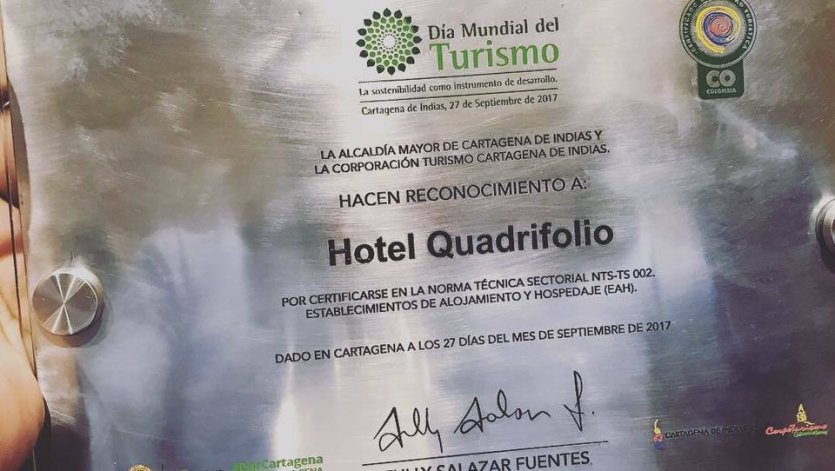 La reconnaissance offerte à l'hôtel par Alcadía Mayor de Cartagena de Indias et Turismo Cartagena. - © HÔTEL QUADRIFOLIO