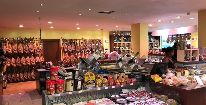 - © El Paladar Jamoneria & Delicatessen
