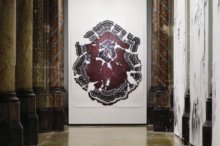 Paréidolie#2 2014 – Feutres et marqueurs sur papier 2 x 152x300cm // Abdelkader Benchamma - © Anne-Charlotte ERIAU