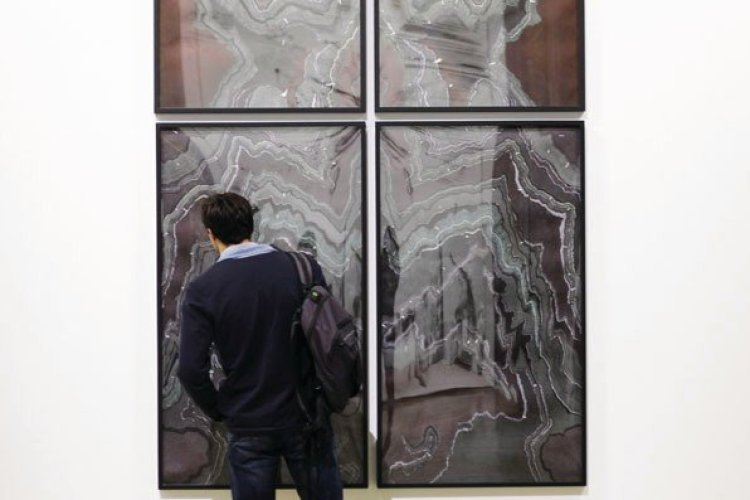Rorschach in marble X 2014 – Feutre et encre noir sur papier aquarelle – 4 x 152x130cm Galerie du jour - © Anne-Charlotte ERIAU