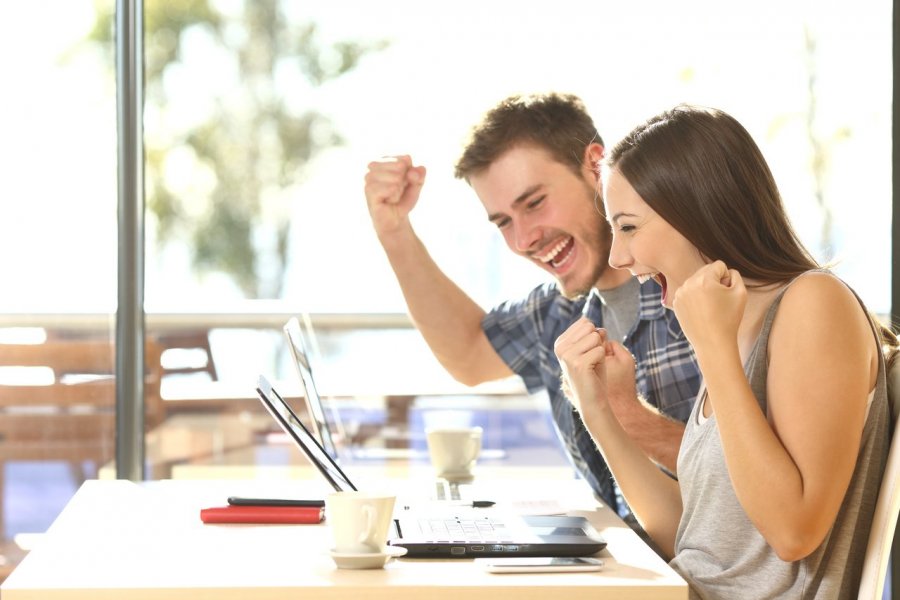 Faire des économies, et gagner même de l'argent, en partant en vacances : c'est possible !