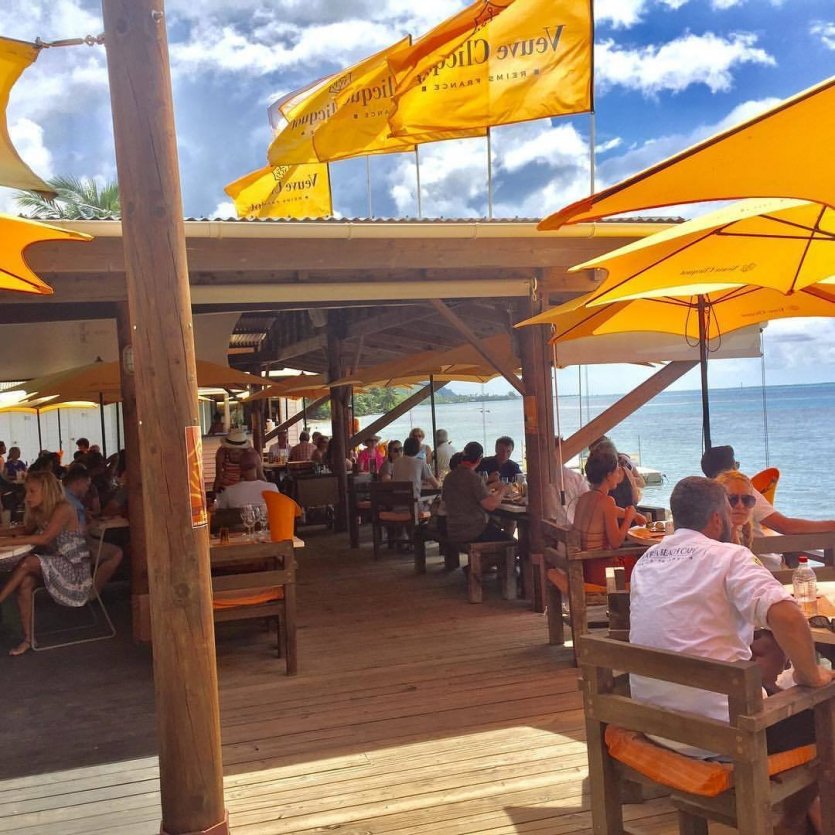 - © Moorea beach cafe