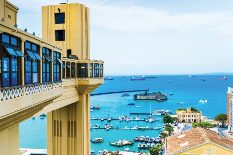 Vue sur Salvador de Bahia et le Lacerda Elevator. - © Filipefrazao - iStockphoto