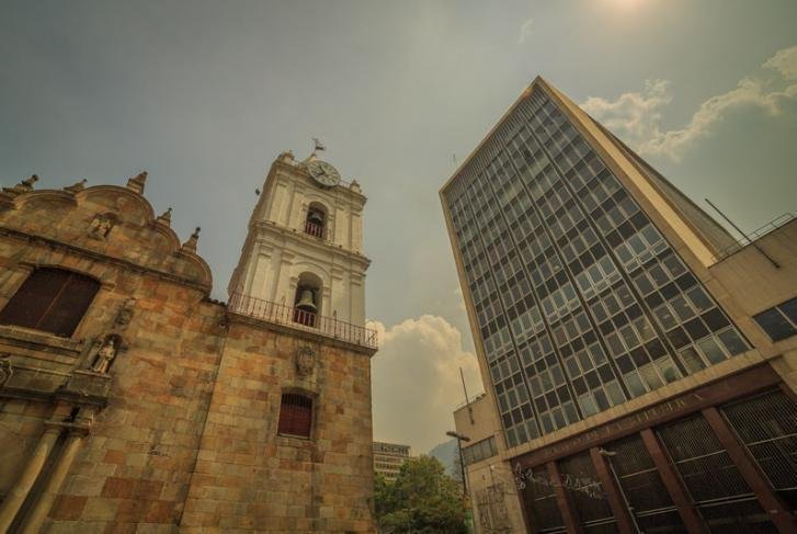 - © AVENTURE COLOMBIA