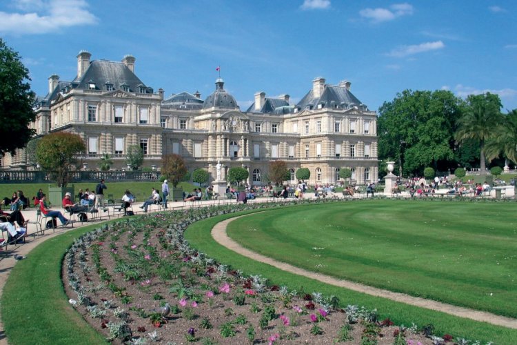 Façade du Sénat et jardin du Luxembourg - Paris - © RACAHOUT - FOTOLIA