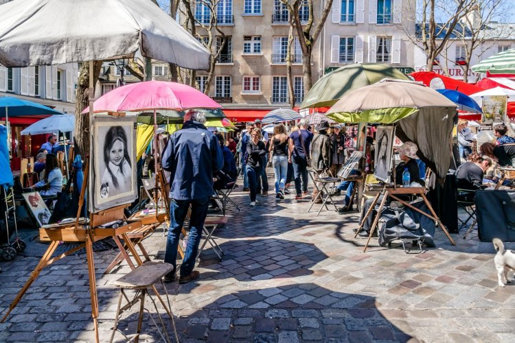 La place du Tertre, au coeur de Montmartre. - © Kiev.Victor - Shutterstock.com
