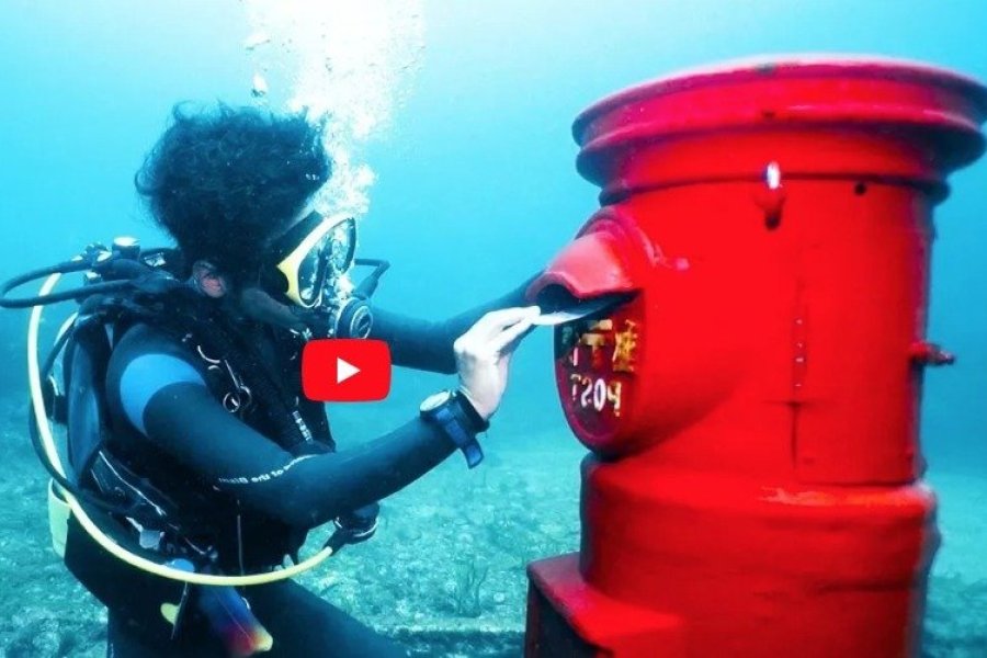 Une boîte aux lettres sous-marine cartonne au Japon