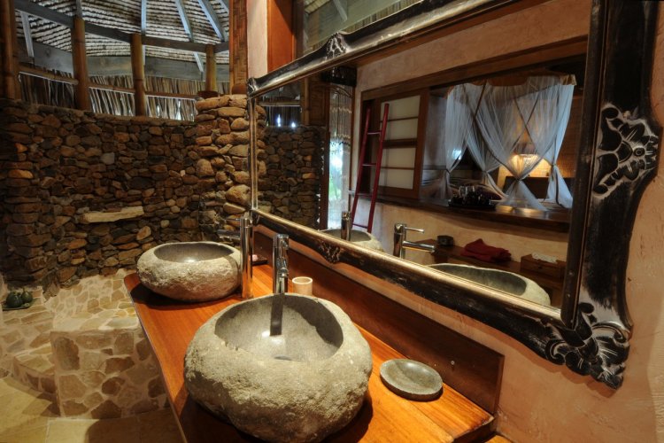 L'une des superbes salles de bains - © Green Lodge