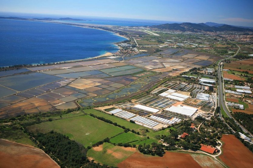 - © AÉROPORT TOULON HYÈRES