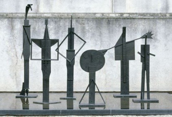 Les Baigneurs, 1956, Bronze 264 x 83.5 x 83.5 cm, Paris, Musée national Picasso-Paris - © Succession Picasso 2018