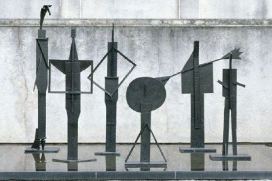 Les Baigneurs, 1956, Bronze 264 x 83.5 x 83.5 cm, Paris, Musée national Picasso-Paris