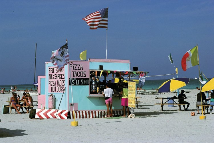 Bar de plage à Miami Beach. - © Siegfried Stoltzfuss - Iconotec