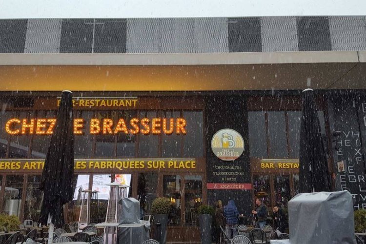 - © CHEZ LE BRASSEUR