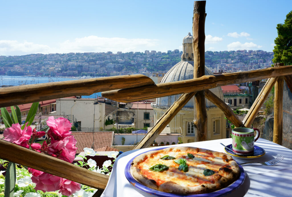 Pizza avec vue sur Naples