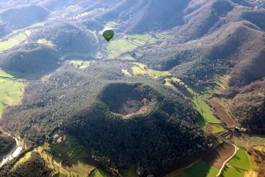 Espagne : Voler en montgolfière au-dessus des volcans !