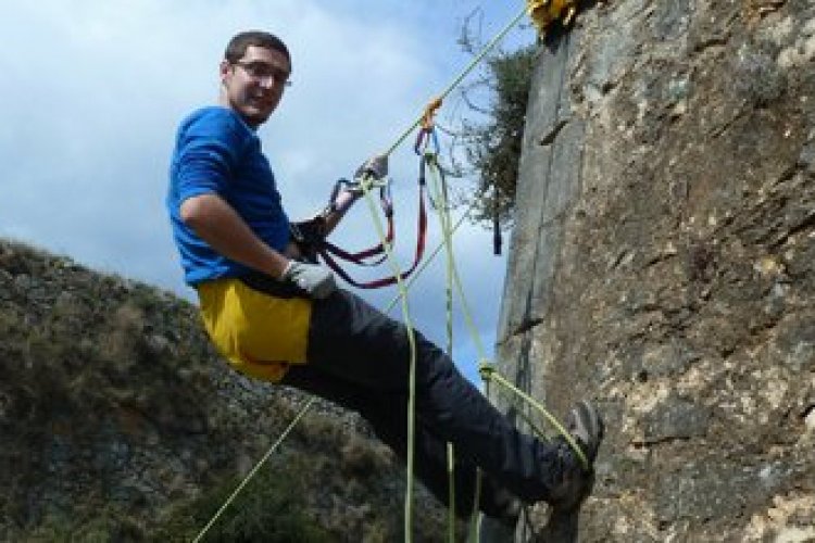 - © AVENTURA GIRONA