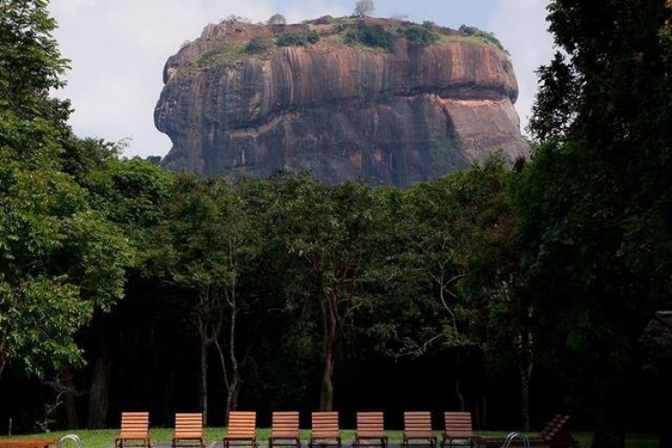 - © HOTEL SIGIRIYA