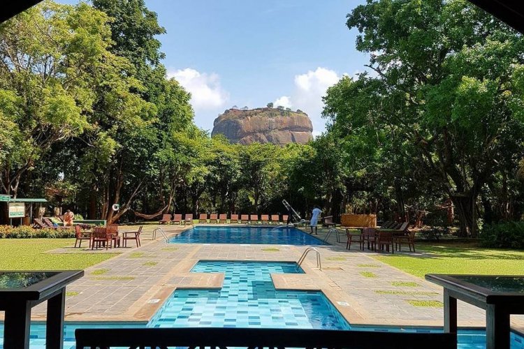 - © HOTEL SIGIRIYA