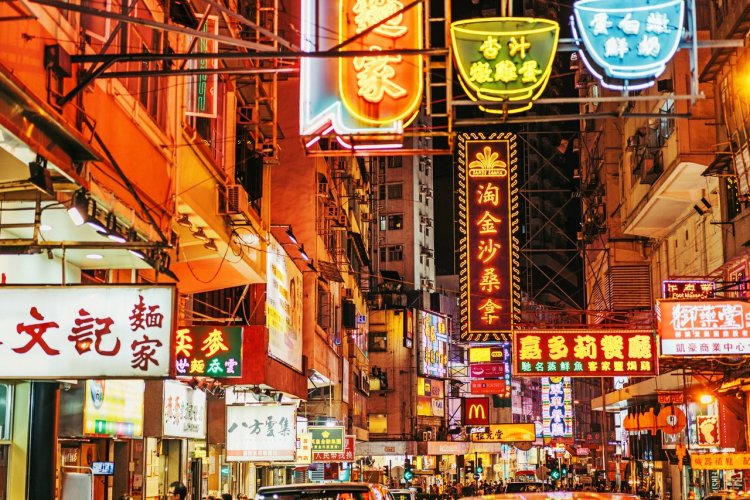 Les rues illuminées de Hong-Kong - © Nikada
