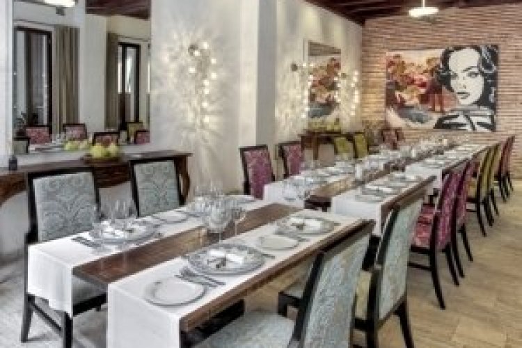 - © HOTEL LM A LUXURY BOUTIQUE HOTEL