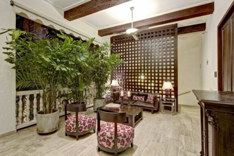 - © HOTEL LM A LUXURY BOUTIQUE HOTEL
