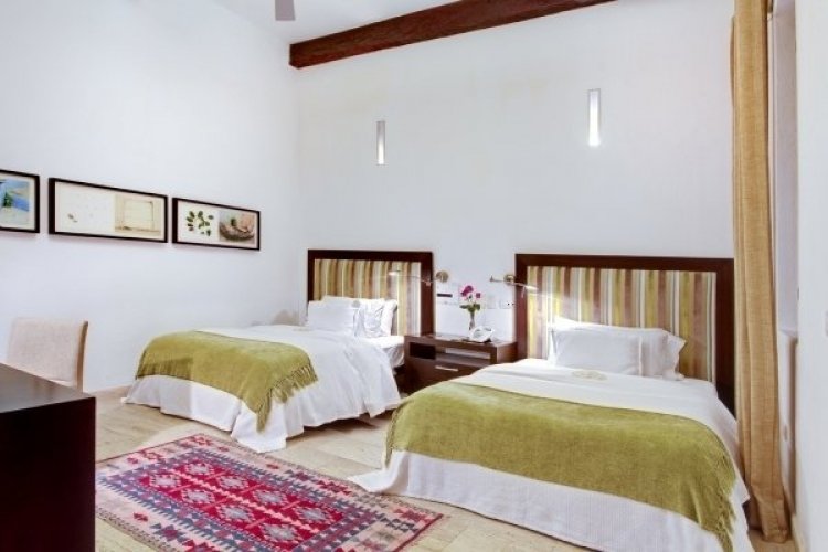 - © HOTEL LM A LUXURY BOUTIQUE HOTEL