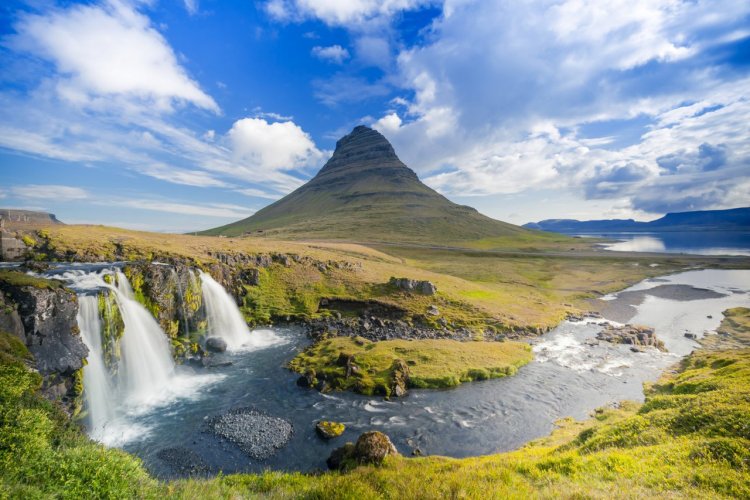 Kirkjufell - © Dieter Meyrl - iStockphoto