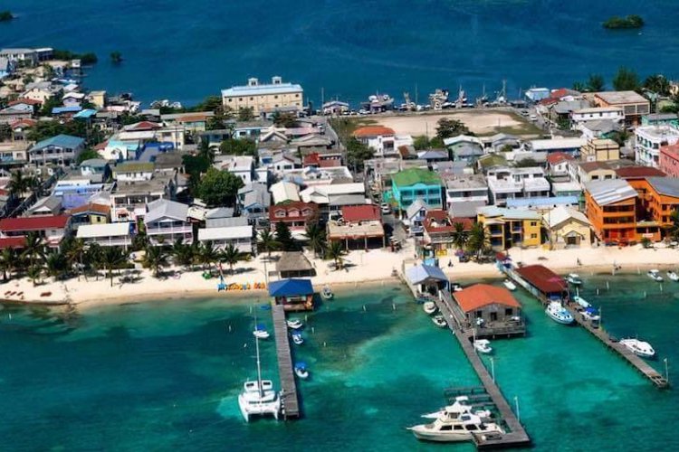 Ambergris-Caye-Belize - © www.lasterrazasresort.com_
