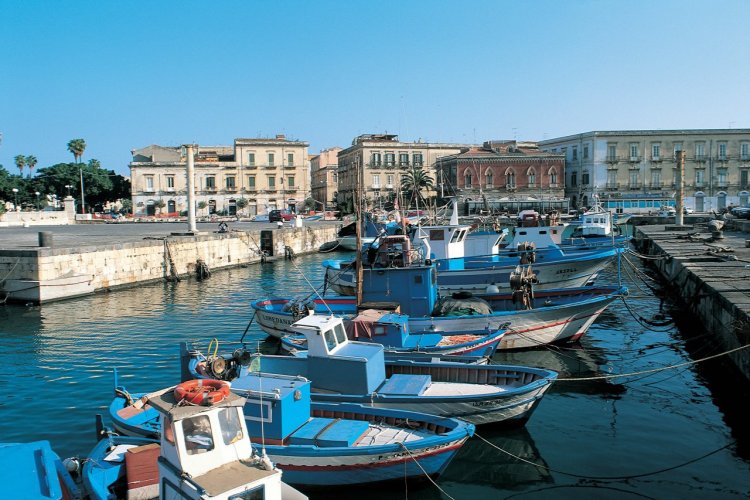 Port dans le quartier d'Ortygie. - © Apollon - Iconotec