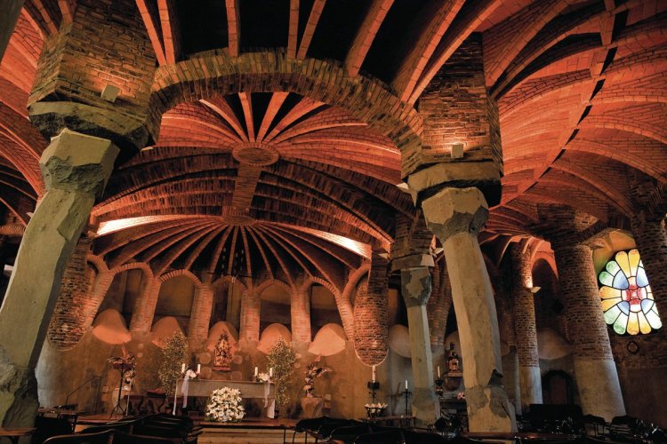 - © COLONIA GÜELL- CRIPTA- BAIX LLOBREGAT