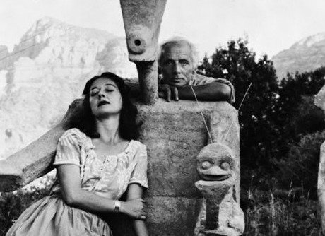 Dorothea Tanning and Max Ernst with his sculpture, Capricorn, 1947 / Photograph by John Kasnetsis - © John Kasnetsis