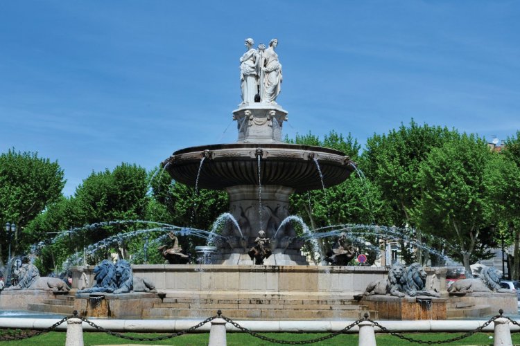 Fontaine de la Rotonde en bas du Cours Mirabeau - © Carine KREB