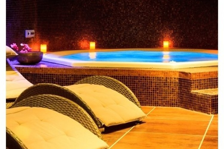 - © Aphrodite Spa Giens
