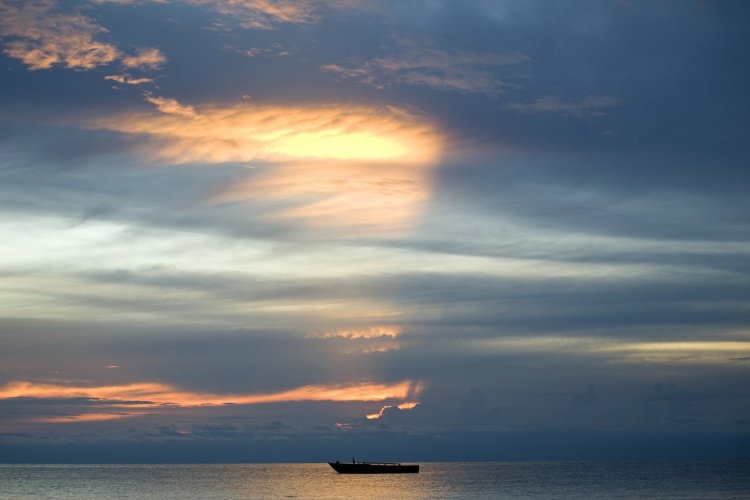 Bateau de pêche sur le lac Tanganyika - © Guenterguni - iStockphoto