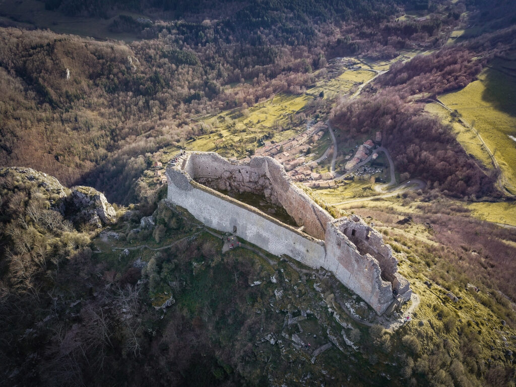 Que voir dans les Pyrénées ?  Le Château de Montségur