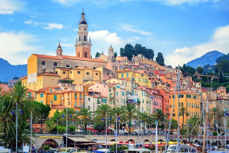 Menton - © Boris Stroujko _ Shutterstock.com