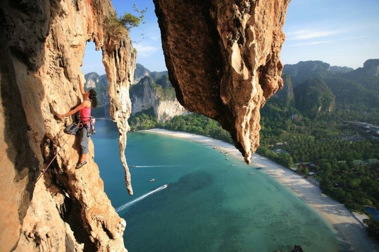 - © King Ropes Access - Shutterstock.com