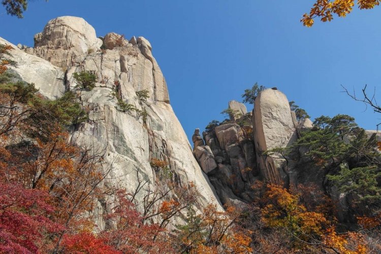 Dobongsan - © Blacksheep21 - Shutterstock