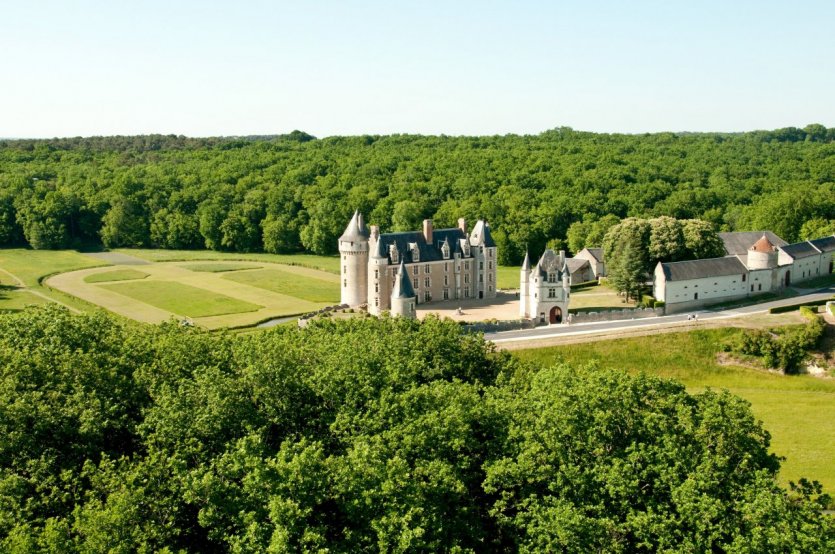 Vue aérienne du château de Montpoupon - © Château de Montpoupon