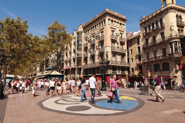 Mosaïque pavée de Joan Miró sur La Rambla. - © Irène ALASTRUEY - Author's Image