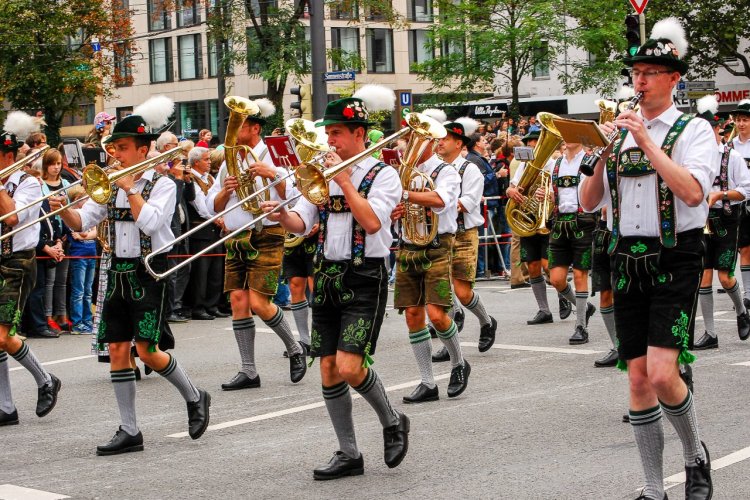 Parade pendant le Oktoberfest, Munich. - © Jesus Fernandez - Shutterstock.com