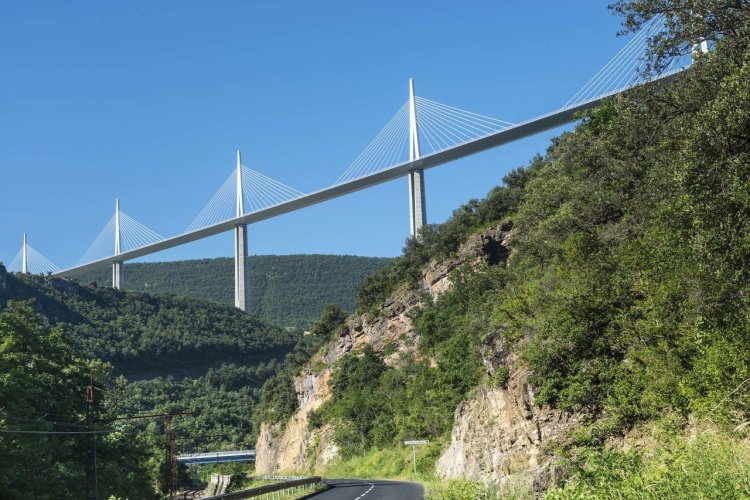 Le viaduc de Millau - © clodio - iStockphoto