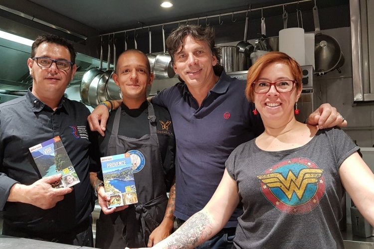 Sébastien Gaillard (chef La Truffe), Josue Quiros (chef de partie Shambala Costa Rica), Laurent Boschero (Responsable édition Petit Futé) et Nadine Quinonez (chef pâtissière la Truffe). - © Laurent BOSCHERO