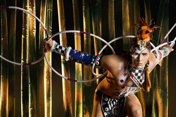 - © OSA Images / Costumes: Kym Barrett / ©2010 Cirque du Soleil Inc